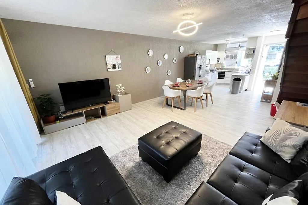 Heipoe Lodge - 6 Min Airport, Wifi, Ac & Parking Papeete